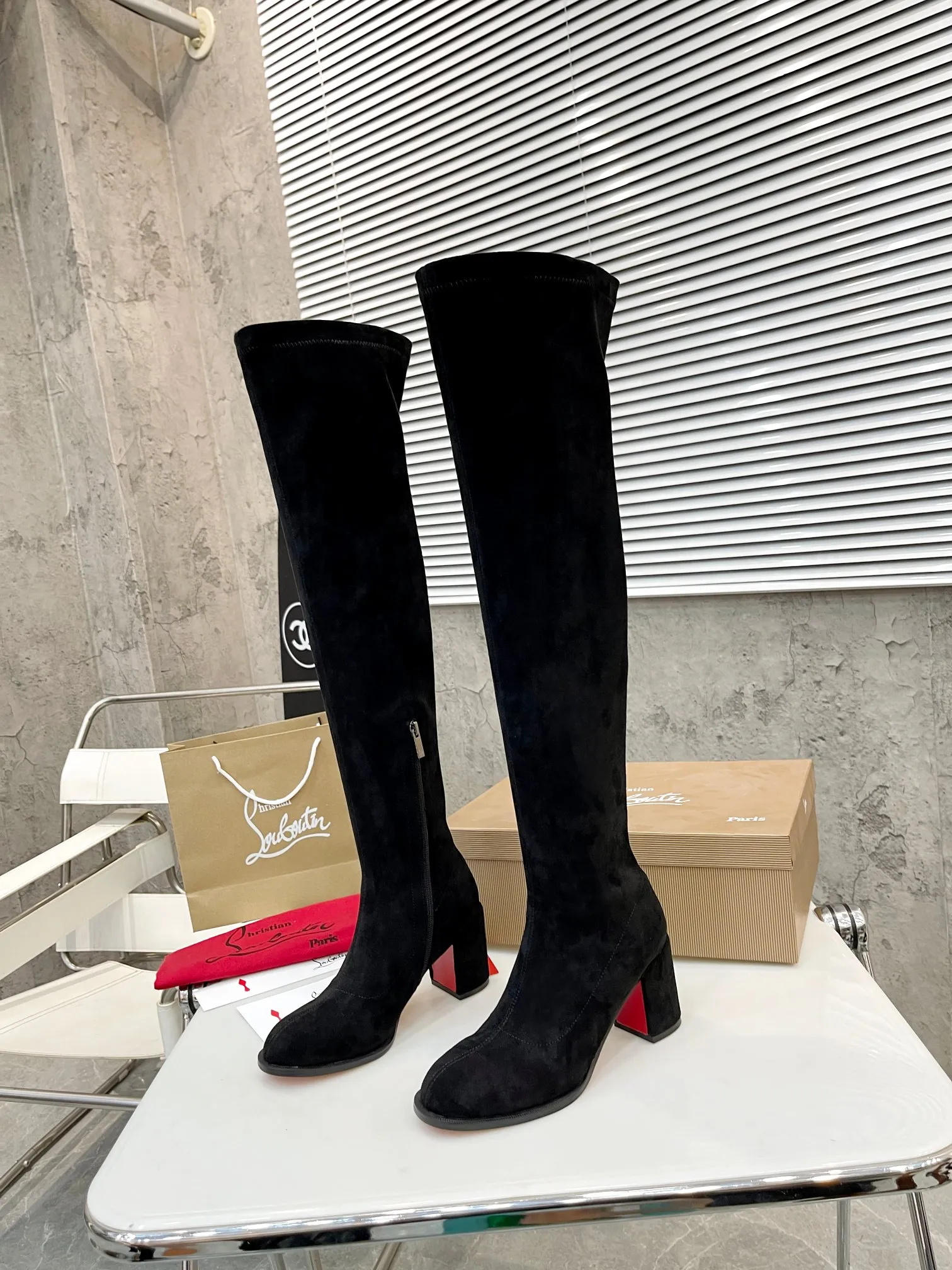 Factory direct sales p640🐘🐘Women's Shoes Women's Clothing Christian Louboutin (CL) launches new thick-heeled stretch ankle boots, which are classic and refined, with smooth and slender lines. Fitted with 70mm square heel. The tube height is 22 inches.  ✅Fabric: stretch velvet leather ✅Lining: sheepskin ✅Outsole/heel height: rubber Heel height 7cm ✅Color: black stretch velvet black stretch leather khaki stretch suede ✅Code number: 34-41 (34,41 customized) ✅Packaging: original board packaging